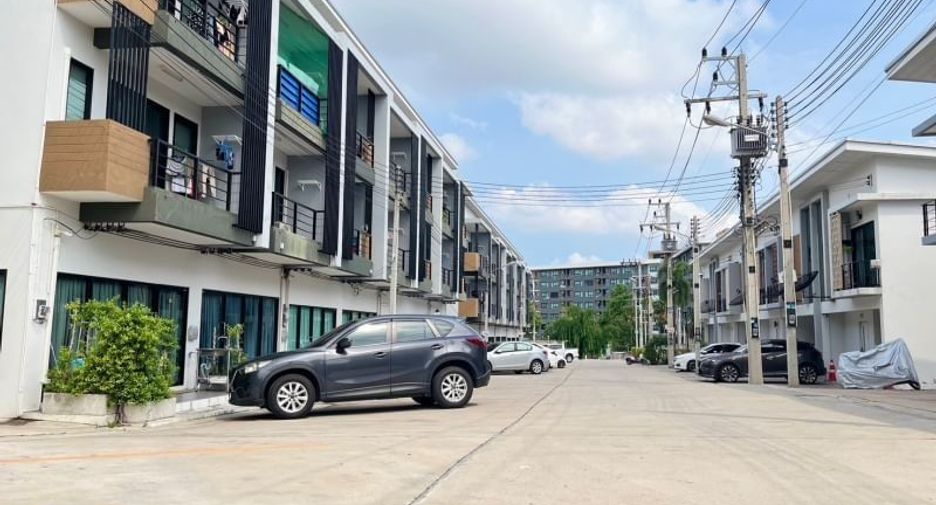 À vendre 6 chambres local commercial à Si Racha, Chonburi