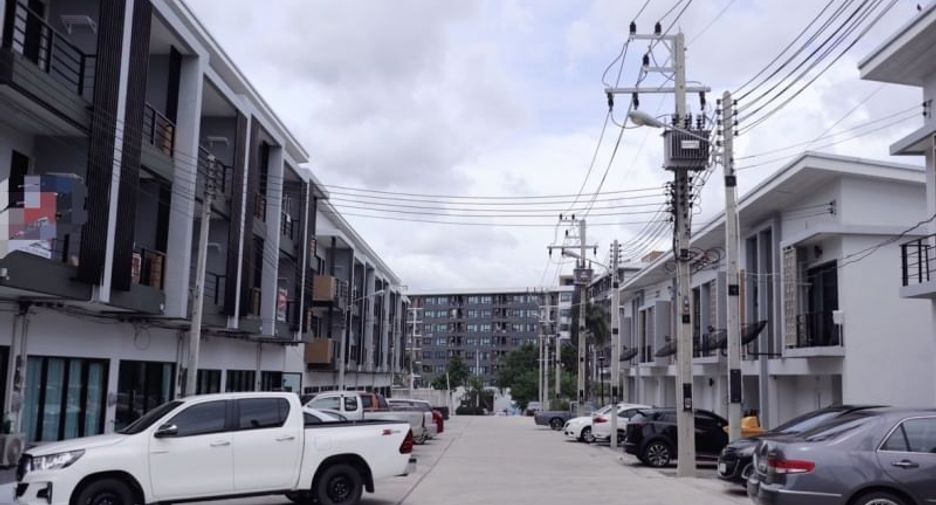 À vendre 6 chambres local commercial à Si Racha, Chonburi