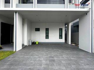For rent and for sale 4 bedrooms house in Bang Lamung, Chonburi