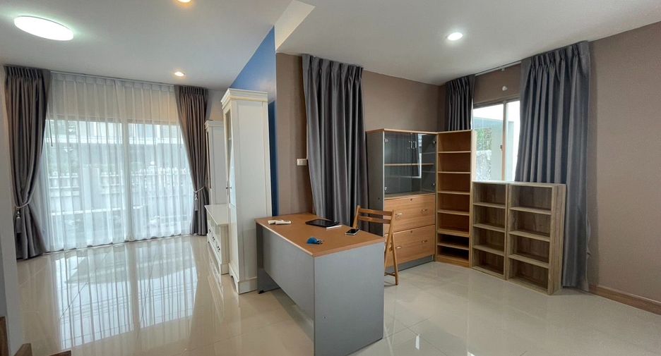 À louer 3 chambres maison à Si Racha, Chonburi