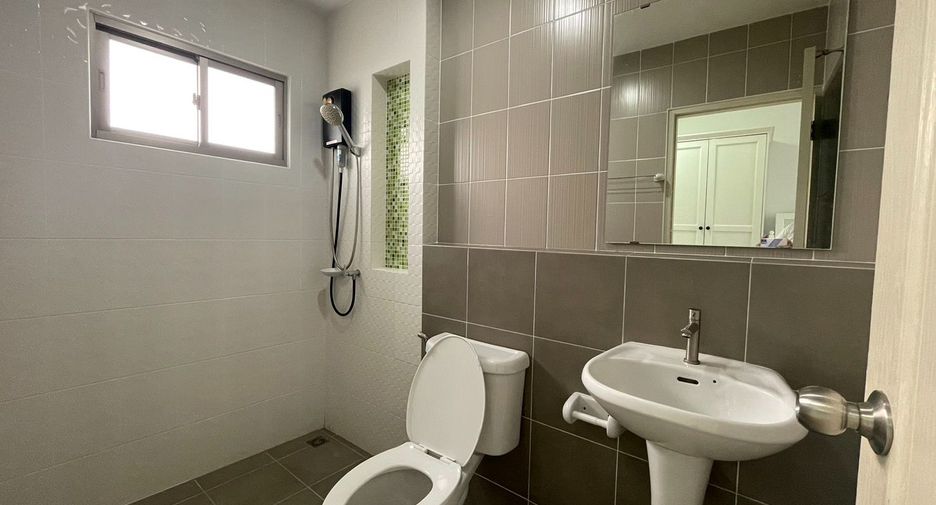À louer 3 chambres maison à Si Racha, Chonburi