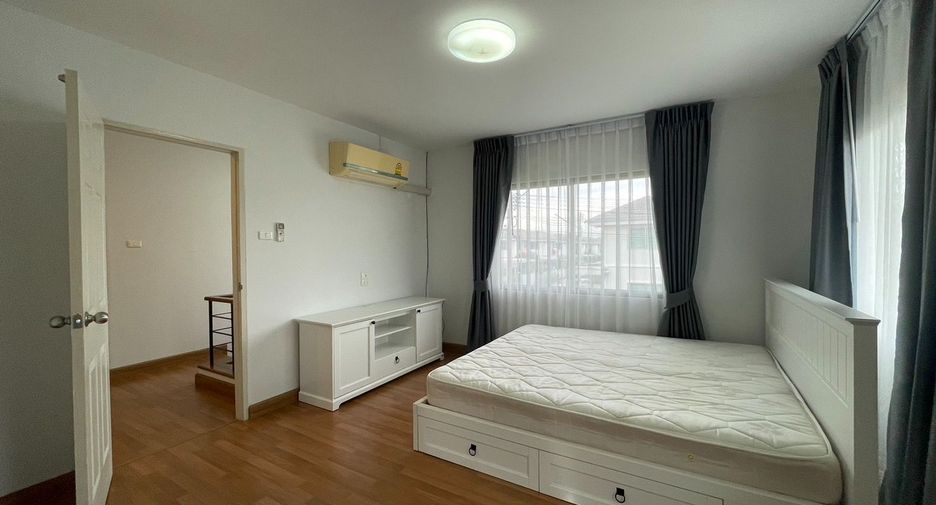 À louer 3 chambres maison à Si Racha, Chonburi