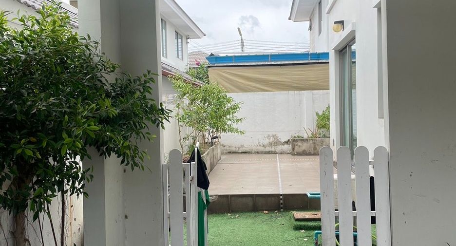 Casa en venta de 3 habitaciones en Si Racha, Chonburi