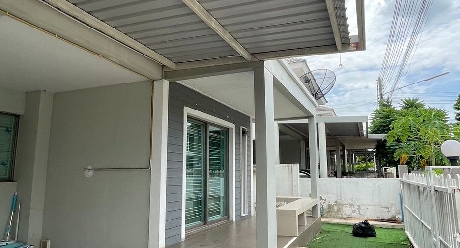 Casa en venta de 3 habitaciones en Si Racha, Chonburi