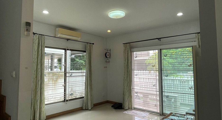 Casa en venta de 3 habitaciones en Si Racha, Chonburi