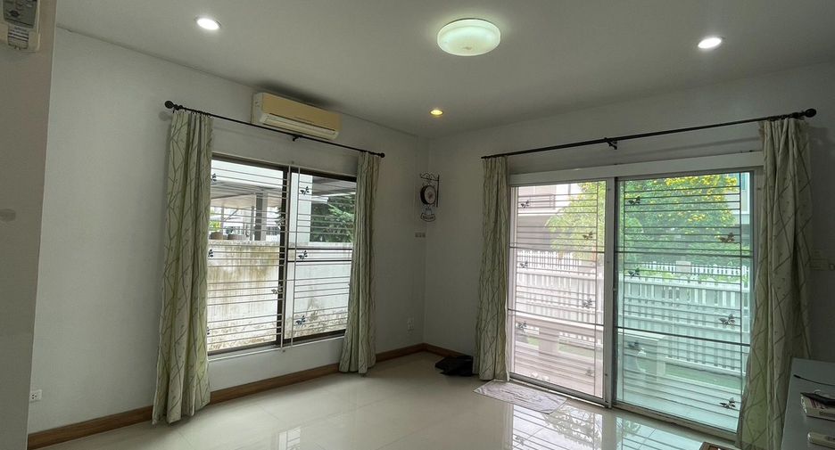 Casa en venta de 3 habitaciones en Si Racha, Chonburi