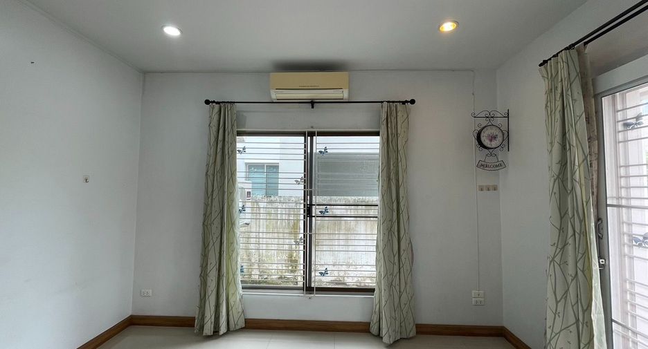 Casa en venta de 3 habitaciones en Si Racha, Chonburi