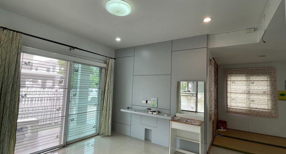 Casa en venta de 3 habitaciones en Si Racha, Chonburi