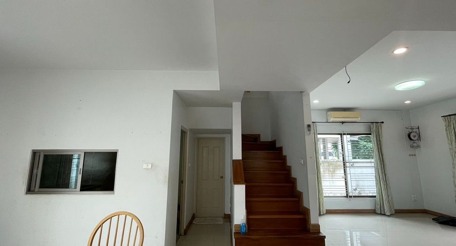 Casa en venta de 3 habitaciones en Si Racha, Chonburi