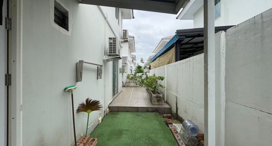 Casa en venta de 3 habitaciones en Si Racha, Chonburi