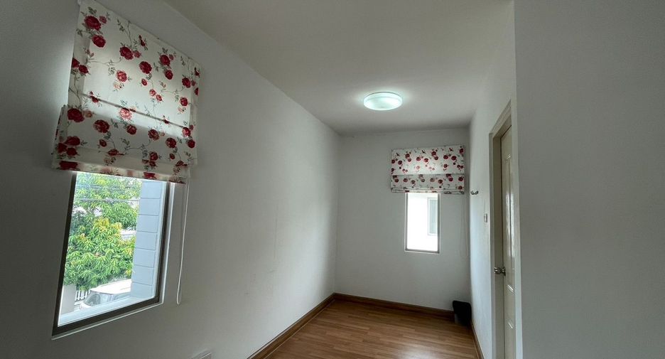 Casa en venta de 3 habitaciones en Si Racha, Chonburi