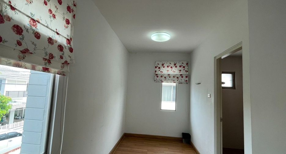 Casa en venta de 3 habitaciones en Si Racha, Chonburi