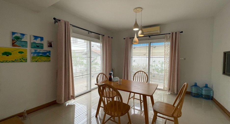 Casa en venta de 3 habitaciones en Si Racha, Chonburi