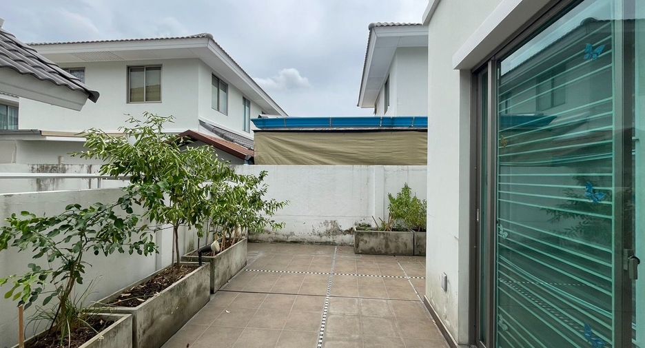 Casa en venta de 3 habitaciones en Si Racha, Chonburi