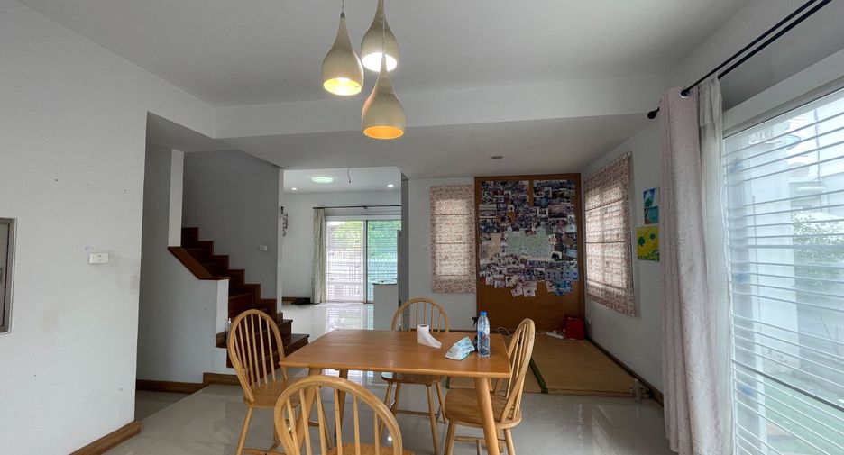 Casa en venta de 3 habitaciones en Si Racha, Chonburi