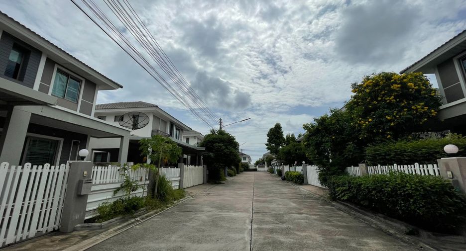 Casa en venta de 3 habitaciones en Si Racha, Chonburi