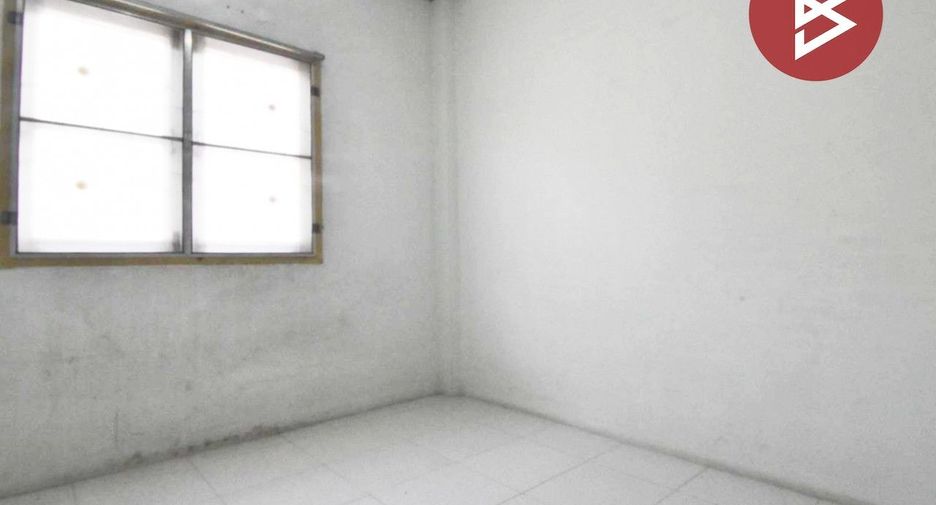 Casa adosada en venta de 3 habitaciones en Phra Samut Chedi, Samut Prakan