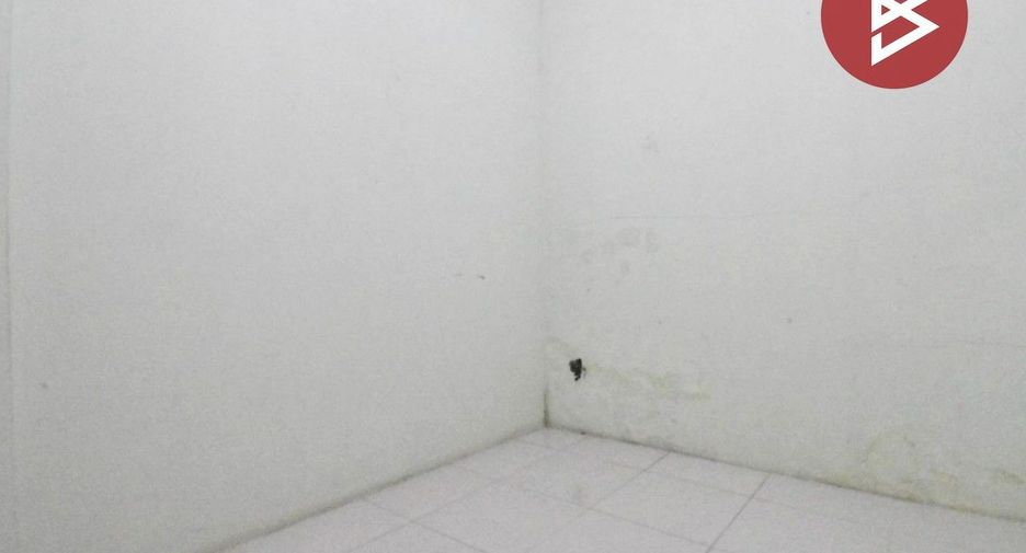 Casa adosada en venta de 3 habitaciones en Phra Samut Chedi, Samut Prakan