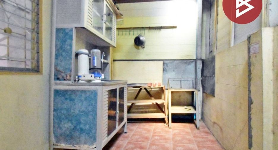 Casa adosada en venta de 3 habitaciones en Phra Samut Chedi, Samut Prakan