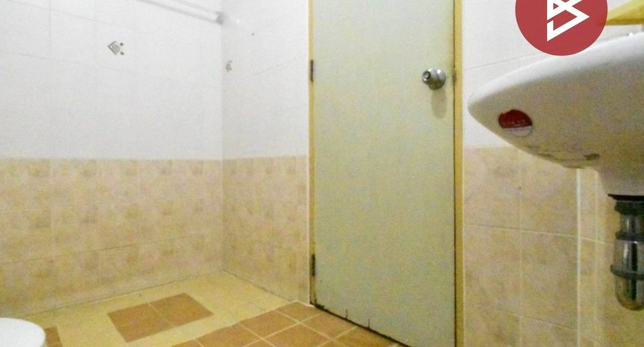 Casa adosada en venta de 3 habitaciones en Phra Samut Chedi, Samut Prakan
