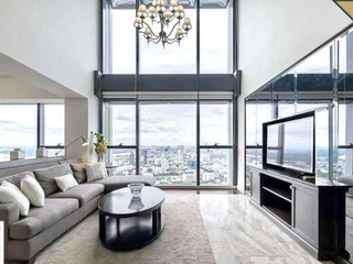 À louer 4 chambres condo à Sathon, Bangkok