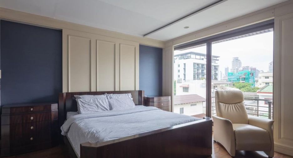 For sale 2 bedrooms townhouse in Watthana, Bangkok