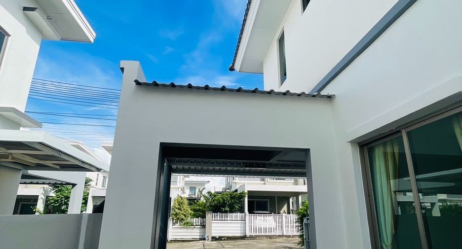 Casa en venta de 3 habitaciones en Si Racha, Chonburi