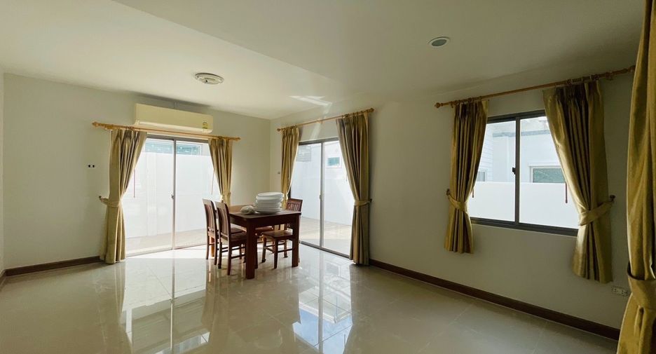 Casa en venta de 3 habitaciones en Si Racha, Chonburi
