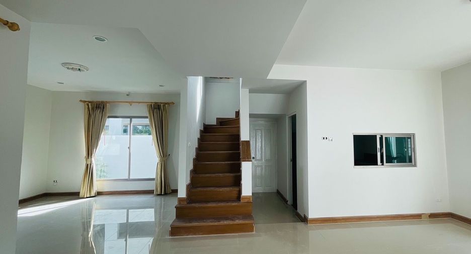Casa en venta de 3 habitaciones en Si Racha, Chonburi