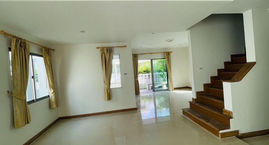 Casa en venta de 3 habitaciones en Si Racha, Chonburi