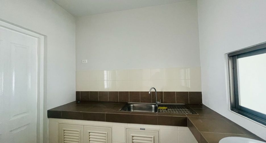 Casa en venta de 3 habitaciones en Si Racha, Chonburi