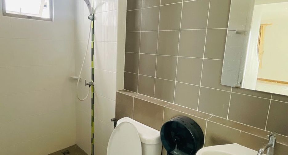 Casa en venta de 3 habitaciones en Si Racha, Chonburi