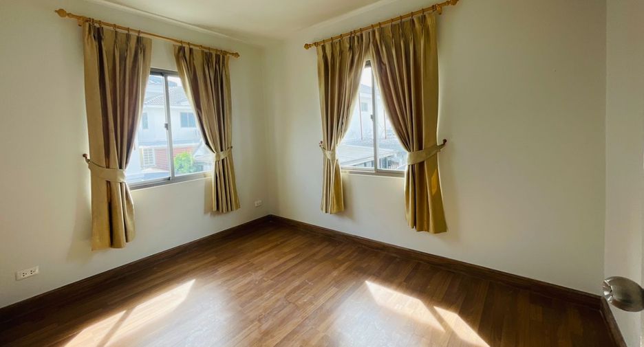 Casa en venta de 3 habitaciones en Si Racha, Chonburi