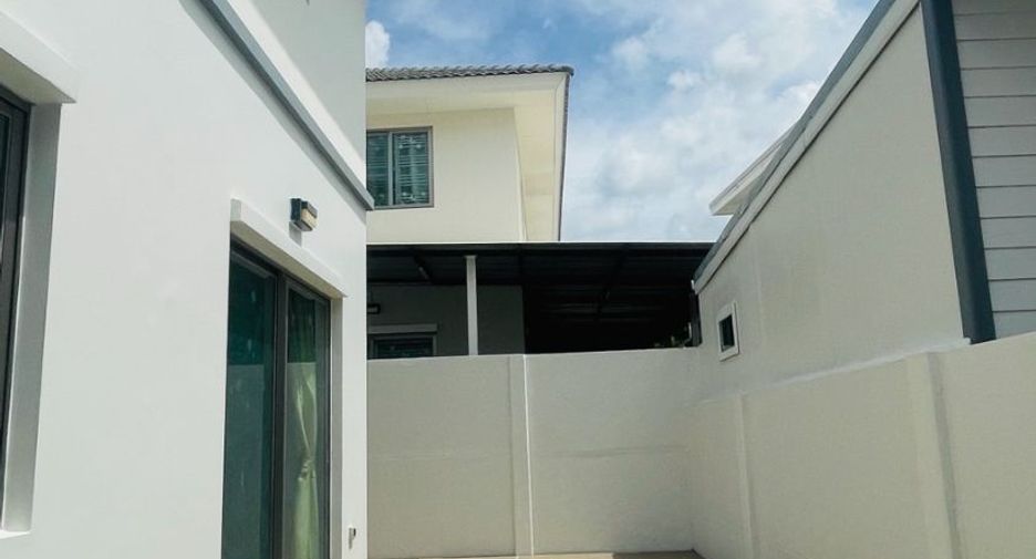 Casa en venta de 3 habitaciones en Si Racha, Chonburi