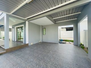 Продажа 3 спальни дом в Si Racha, Чонбури