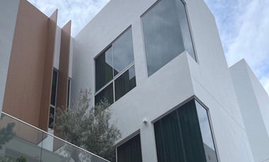 For sale 4 bedrooms house in Taling Chan, Bangkok