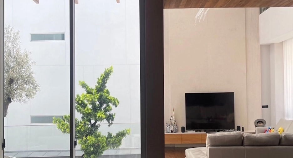 For sale 4 bedrooms house in Taling Chan, Bangkok