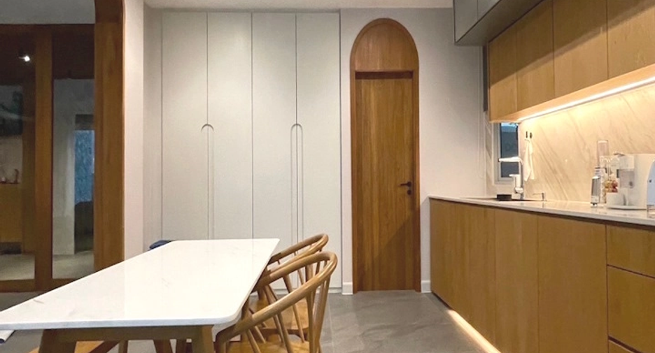 For sale 4 bedrooms house in Taling Chan, Bangkok