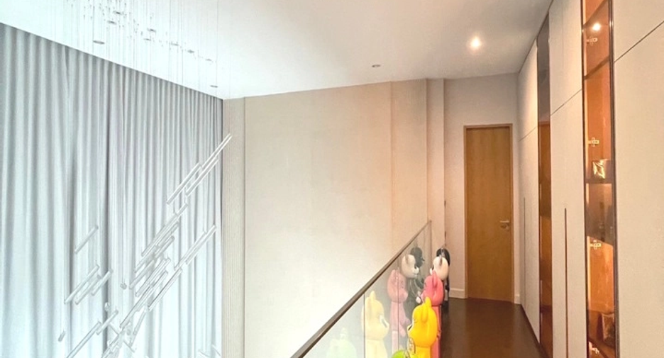 For sale 4 bedrooms house in Taling Chan, Bangkok