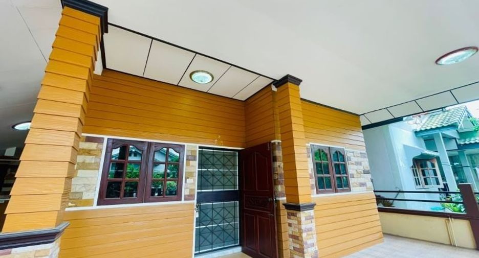 À vendre 2 chambres maison à Si Racha, Chonburi