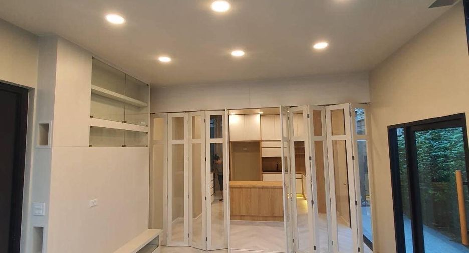 For sale 4 bedrooms townhouse in Prawet, Bangkok