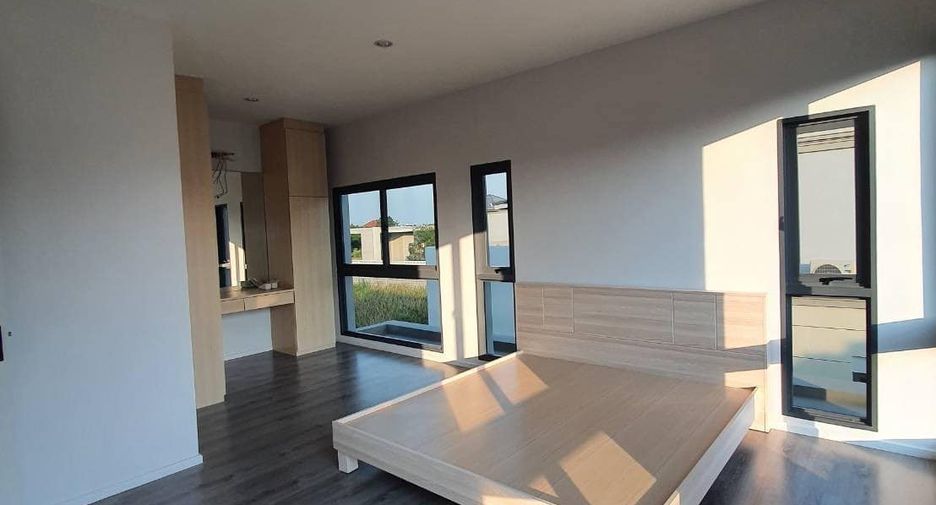 For sale 4 bedrooms townhouse in Prawet, Bangkok