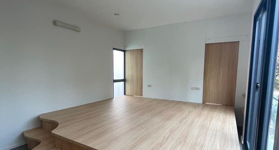For sale 4 bedrooms townhouse in Prawet, Bangkok