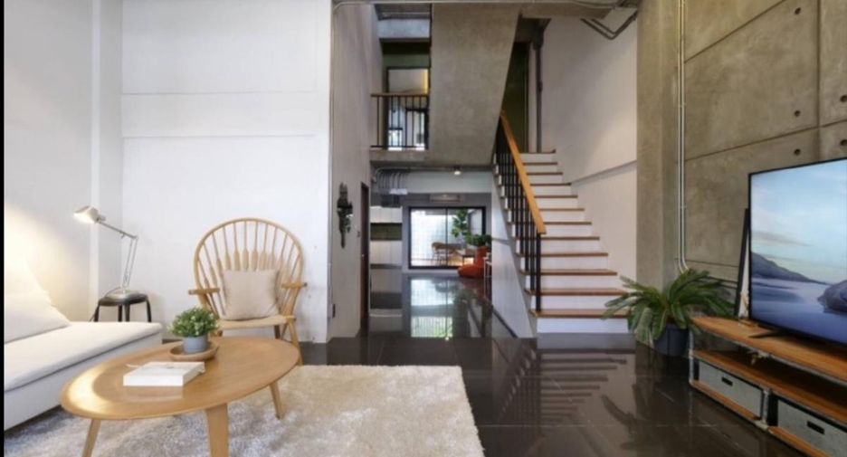 For rent 5 bedrooms house in Watthana, Bangkok