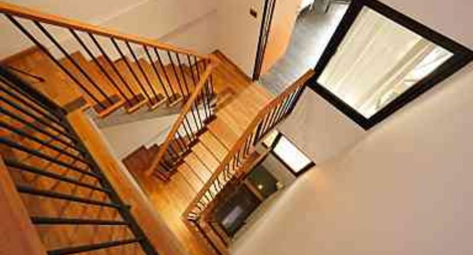 For rent 5 bedrooms house in Watthana, Bangkok