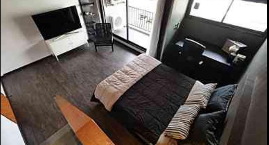 For rent 5 bedrooms house in Watthana, Bangkok