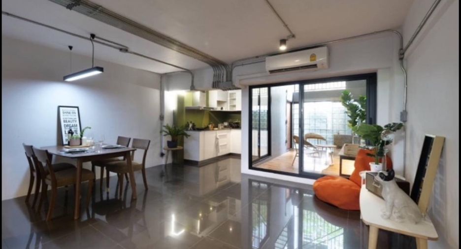 For rent 5 bedrooms house in Watthana, Bangkok