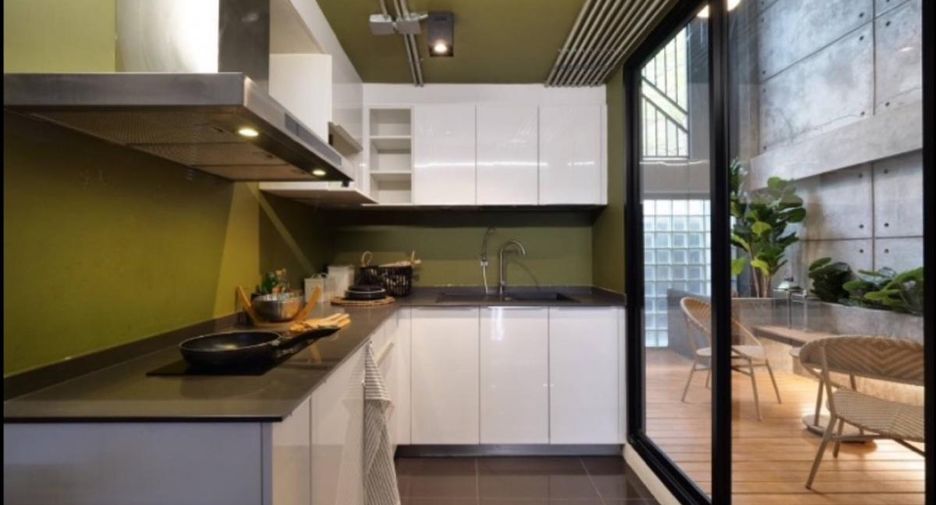 For rent 5 bedrooms house in Watthana, Bangkok