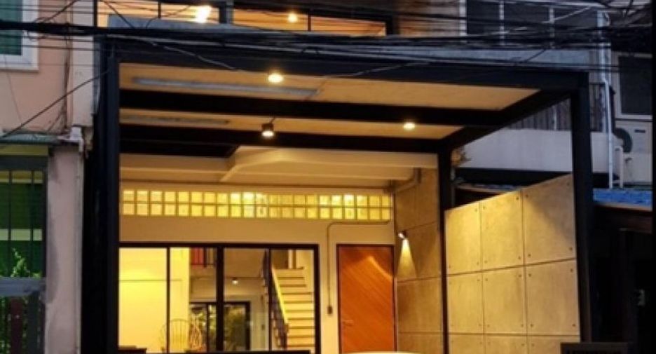 For rent 5 bedrooms house in Watthana, Bangkok