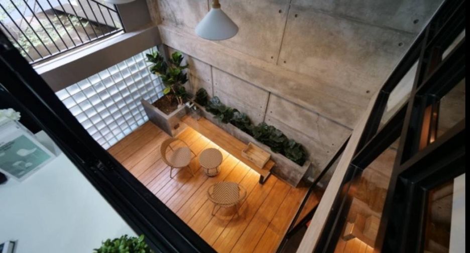 For rent 5 bedrooms house in Watthana, Bangkok